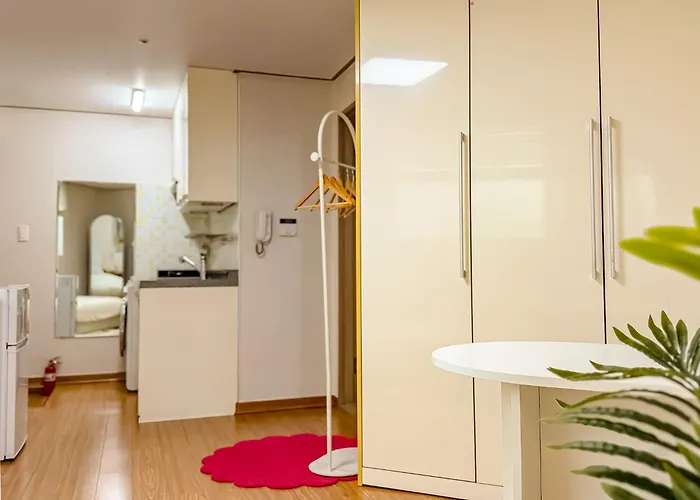 34fully Furnished In The Heart Of Hongdae, 15 Minutes From Itaewon, Solo Travel *