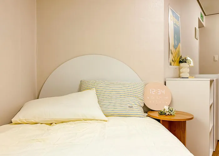 34fully Furnished In The Heart Of Hongdae, 15 Minutes From Itaewon, Solo Travel