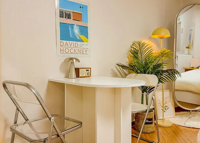 34fully Furnished In The Heart Of Hongdae, 15 Minutes From Itaewon, Solo Travel *